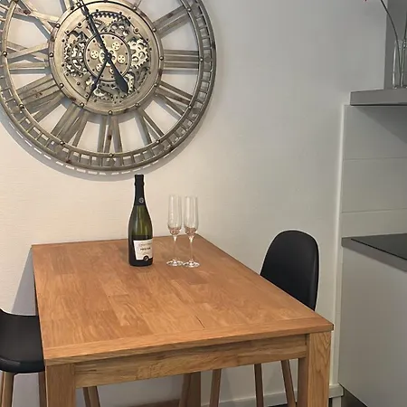 Des Cigogneaux Apartment *